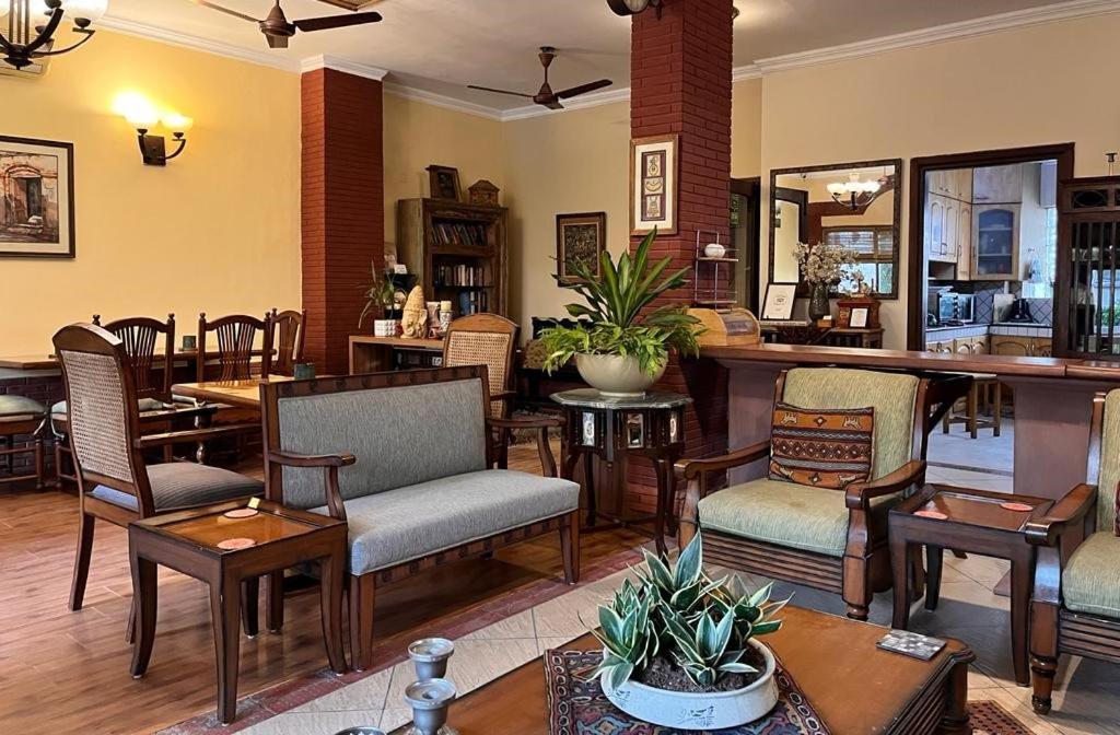 The Estate Villa Nuova Delhi Esterno foto
