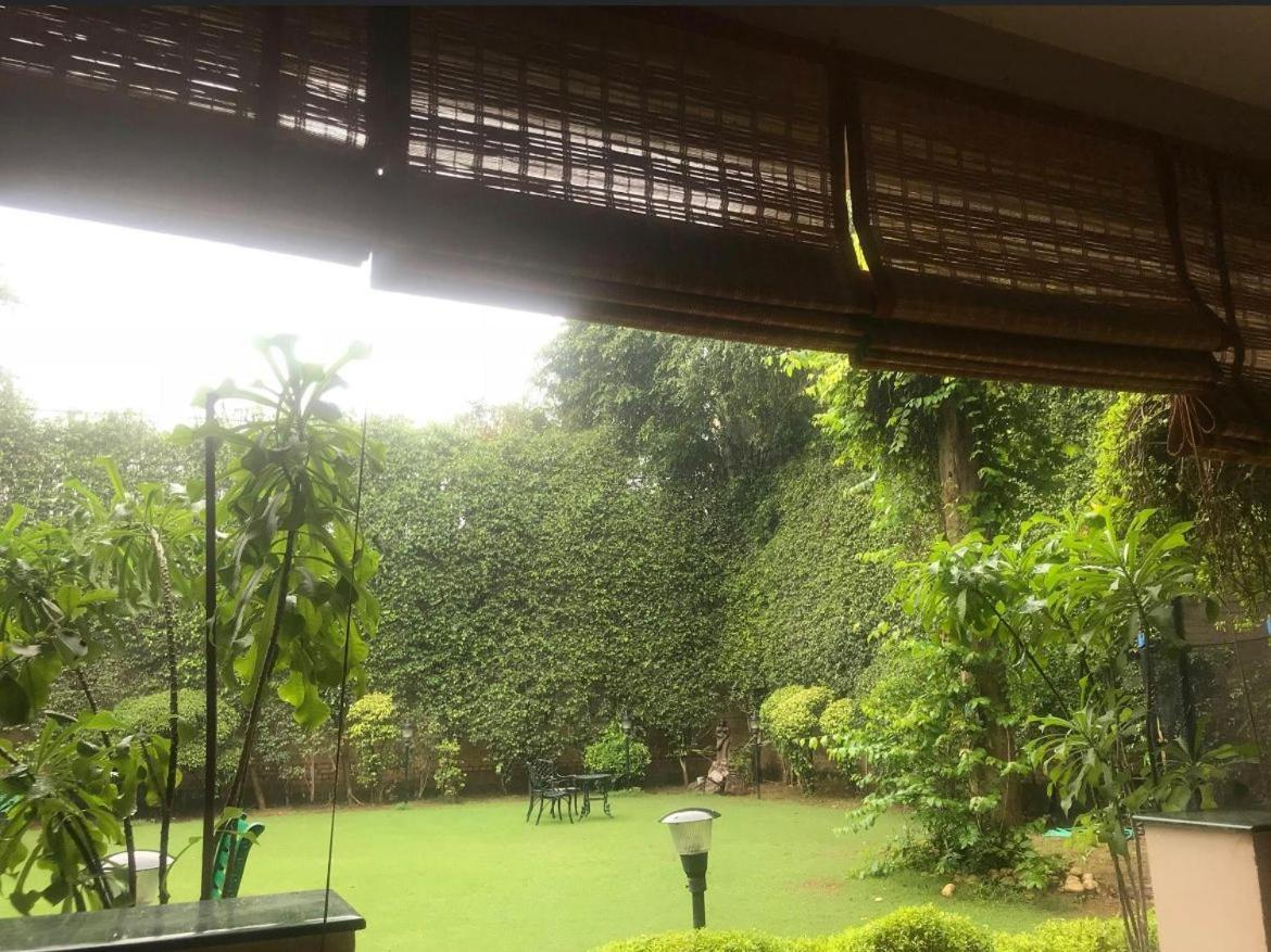 The Estate Villa Nuova Delhi Esterno foto