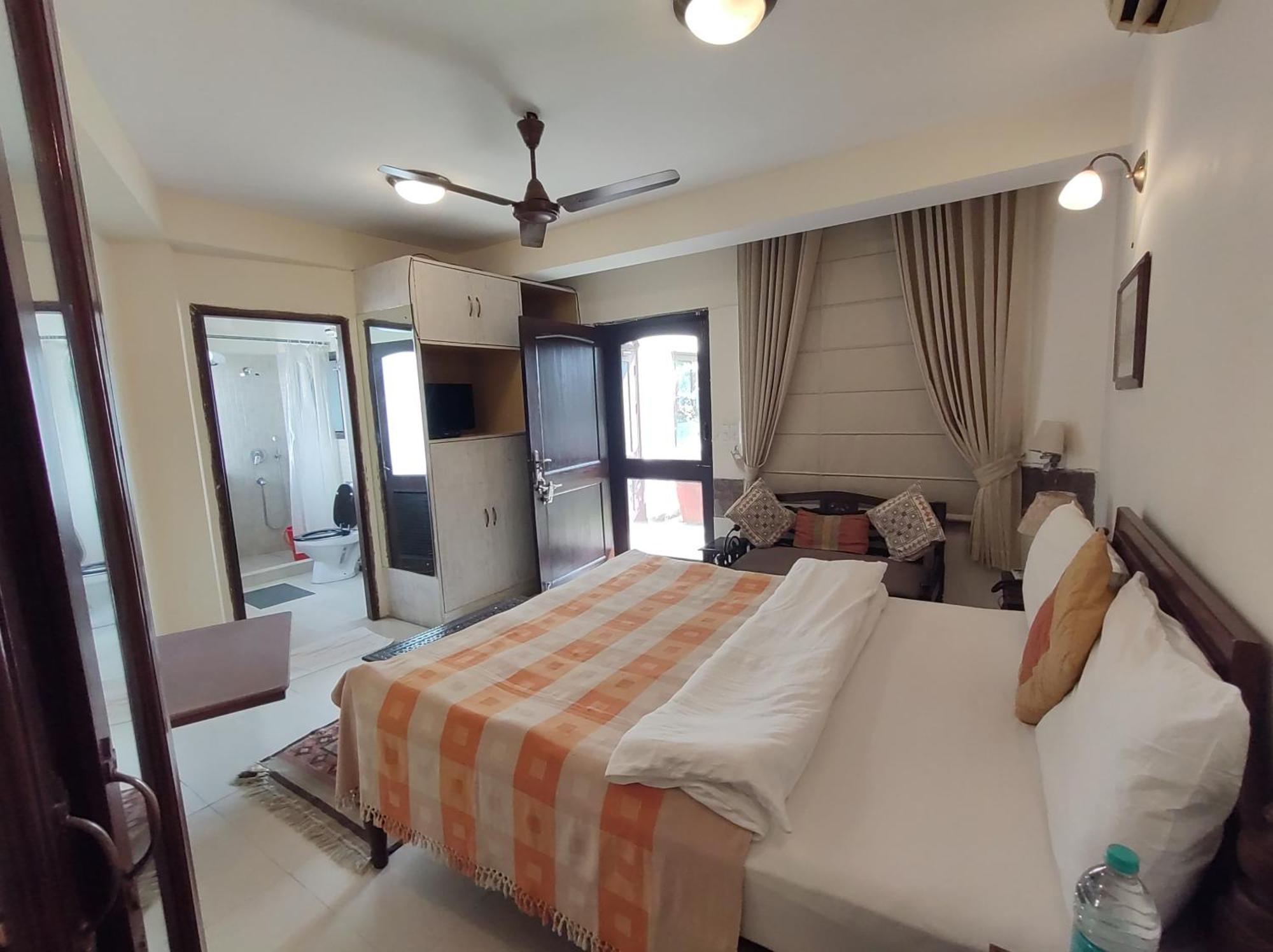 The Estate Villa Nuova Delhi Esterno foto