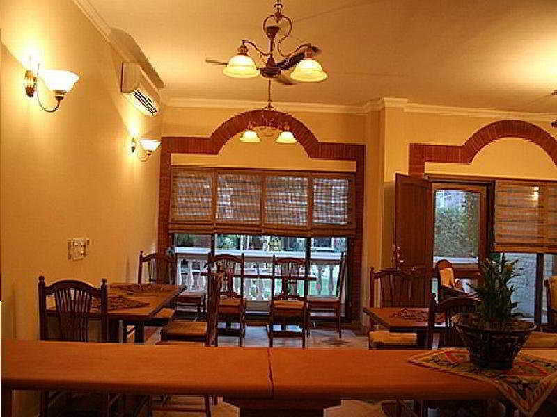 The Estate Villa Nuova Delhi Esterno foto