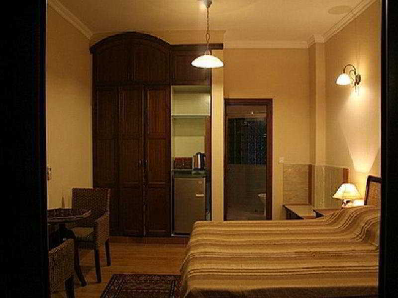 The Estate Villa Nuova Delhi Esterno foto